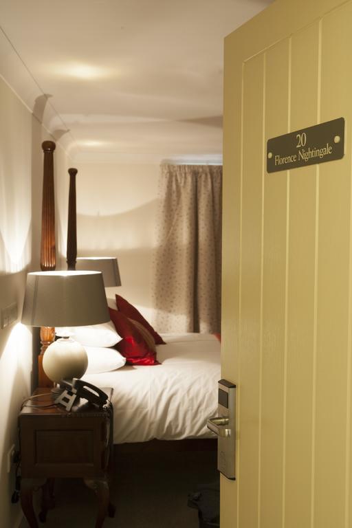 The Bishops Table Hotel Farnham  Bagian luar foto