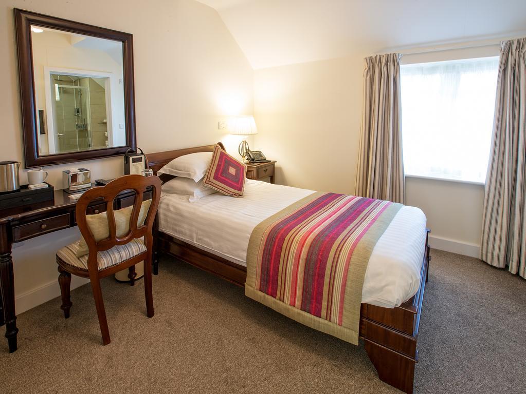 The Bishops Table Hotel Farnham  Bagian luar foto