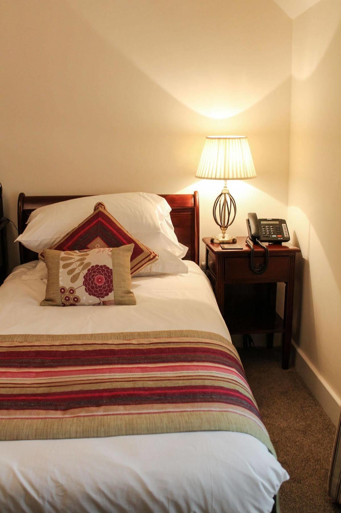 The Bishops Table Hotel Farnham  Bagian luar foto