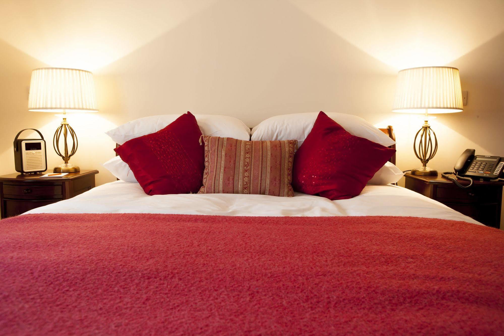 The Bishops Table Hotel Farnham  Bagian luar foto