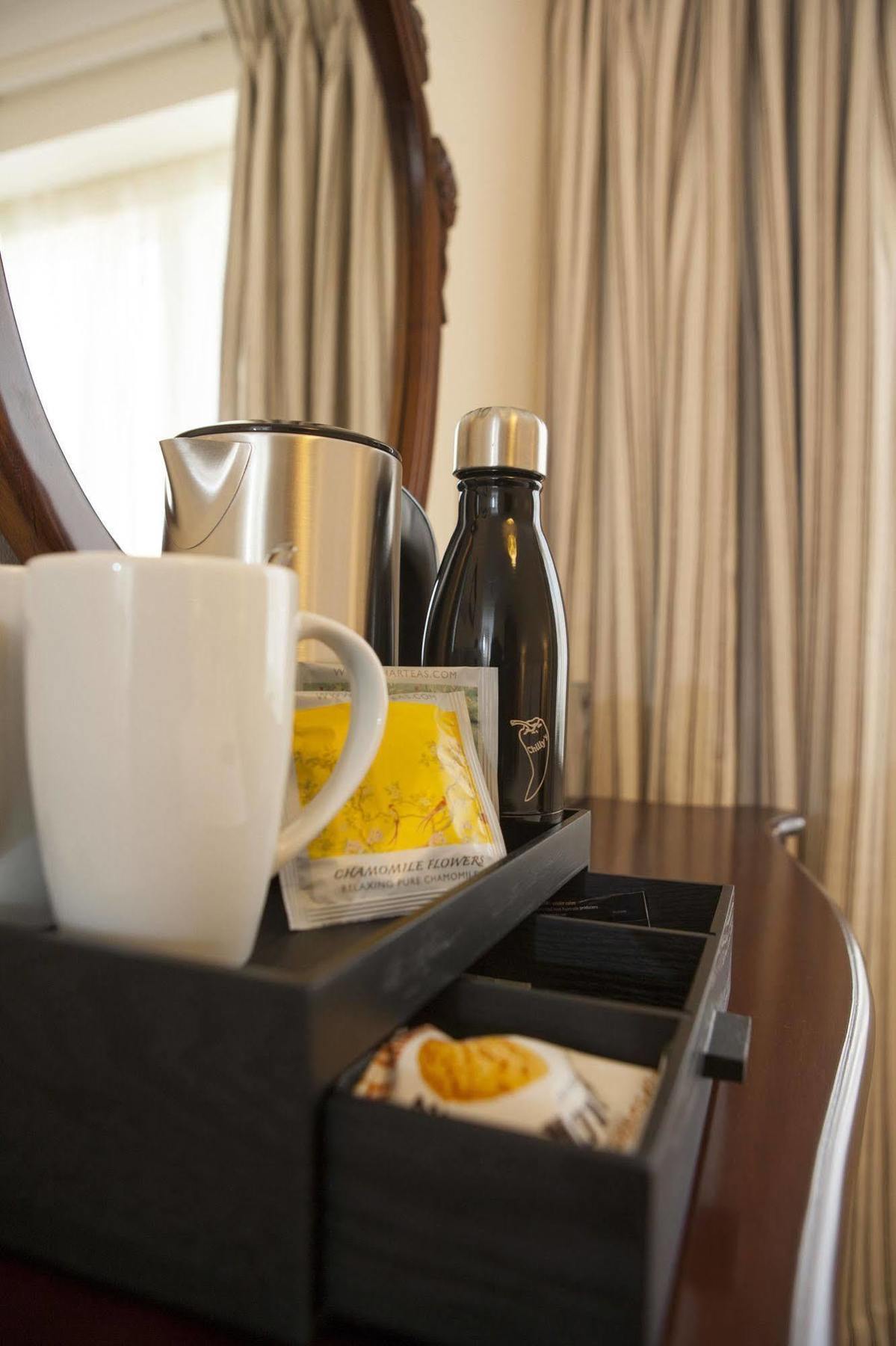 The Bishops Table Hotel Farnham  Bagian luar foto